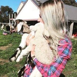 Meet your Posher, Dominique